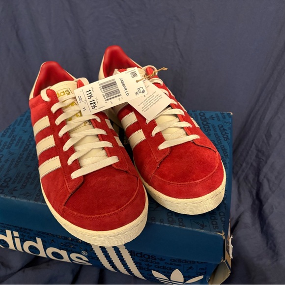 Brand New Adidas Classic Red and White Jabbar Box has a few scratches - Picture 3 of 6